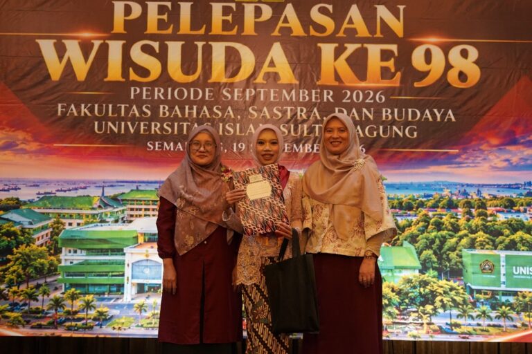 FBSB UNISSULA MELEPAS LULUSAN TERBAIK PENDIDIKAN BAHASA INGGRIS YANG SIAP MENGINSPIRASI DUNIA