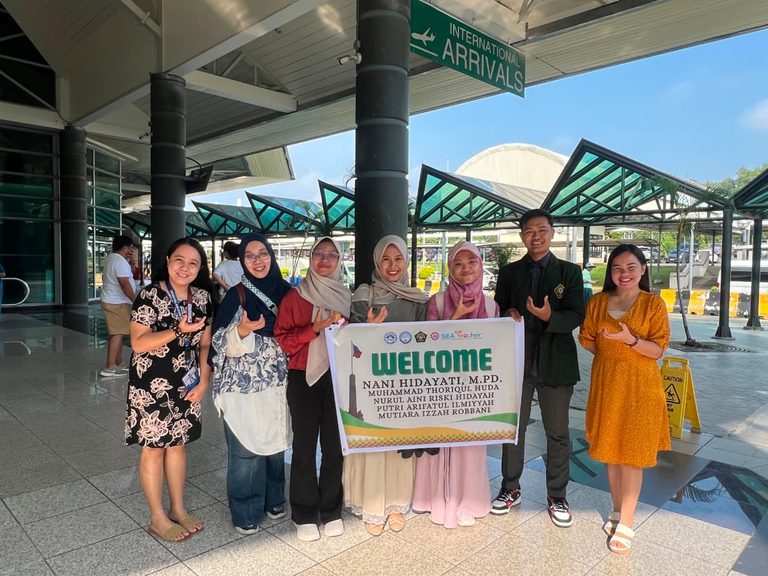Go International! Mahasiswi Pendidikan Bahasa Inggris UNISSULA Praktik Mengajar di Filipina melalui SEA-TEACHER Batch 11